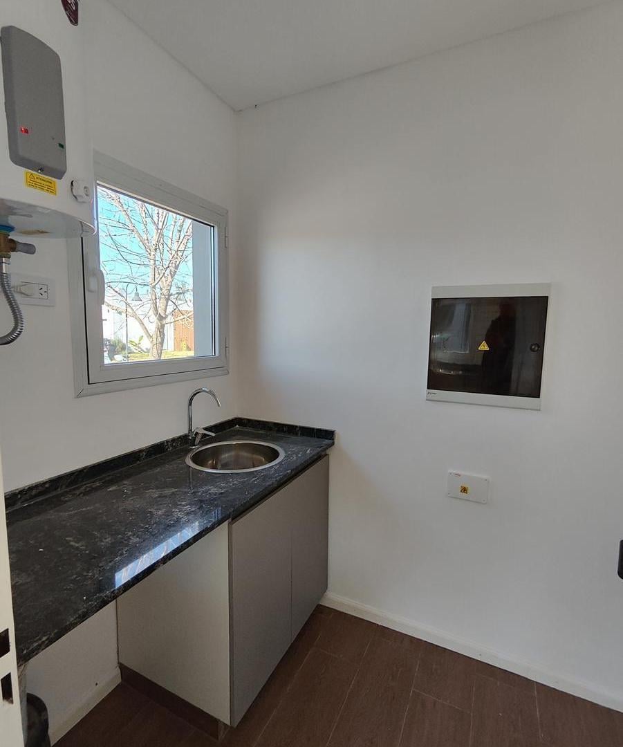Foto de Venta Casa 4 Ambientes Excelentes Terminaciones Santa Isabel Ingeniero, imagen 2