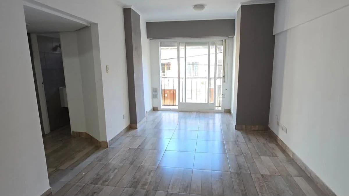 Foto de VENTA DEPARTAMENTO 3 AMBIENTES RECICLADO LANUS ESTE, imagen 2