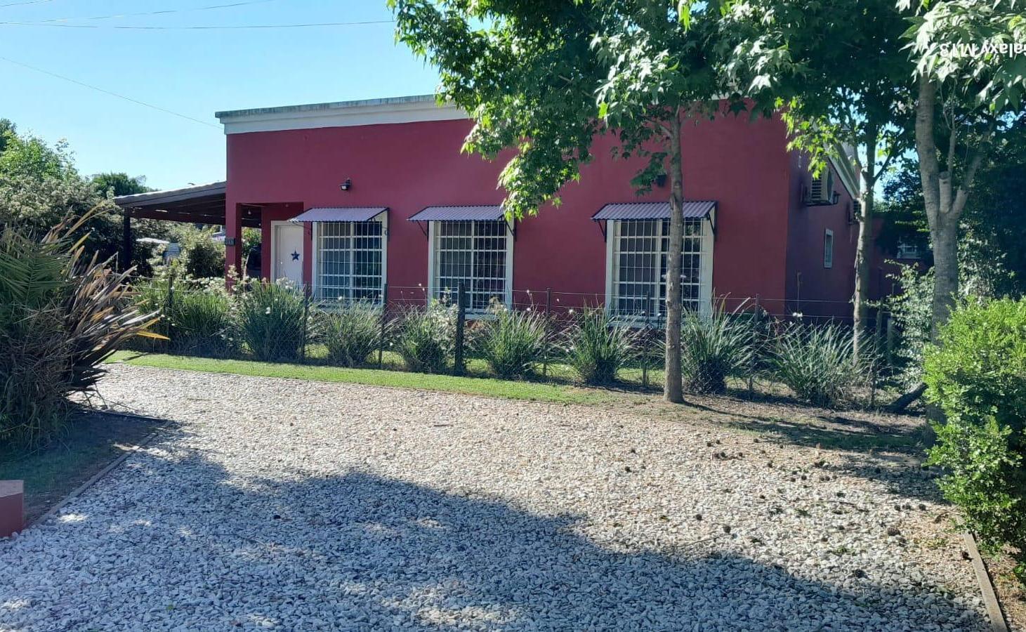Foto de VENTA. CASA 4 AMBIENTES CON PARQUE A METROS DE LA LAGUNA. CHASCOMÚS, imagen 1