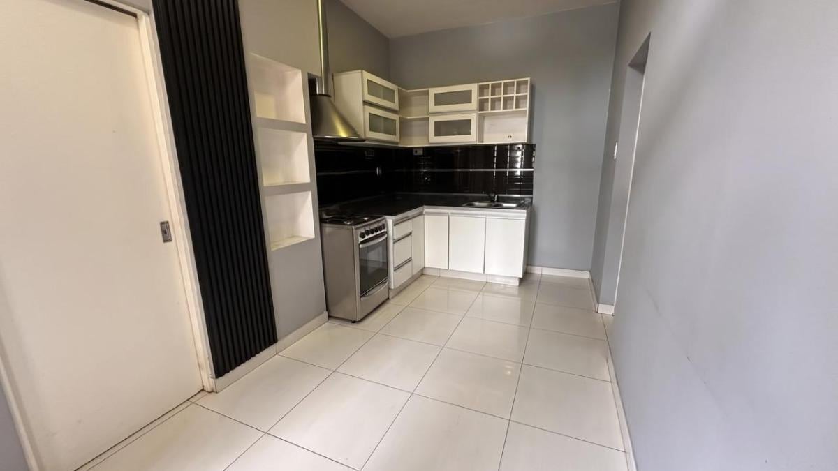 Foto de Alquiler PH 2 amb. con patio y sin expensas en Lanús Oeste, ideal pareja, imagen 2