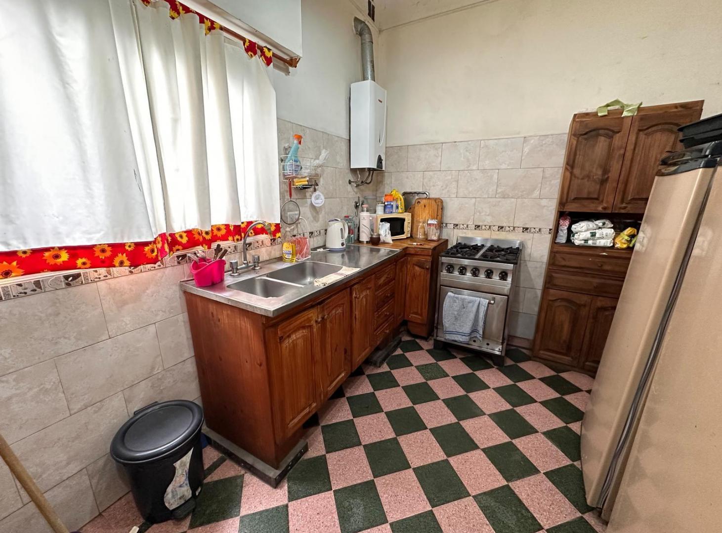 Foto de VENTA CASA MAS TRES DEPARTAMENTOS EN GERLI, imagen 5