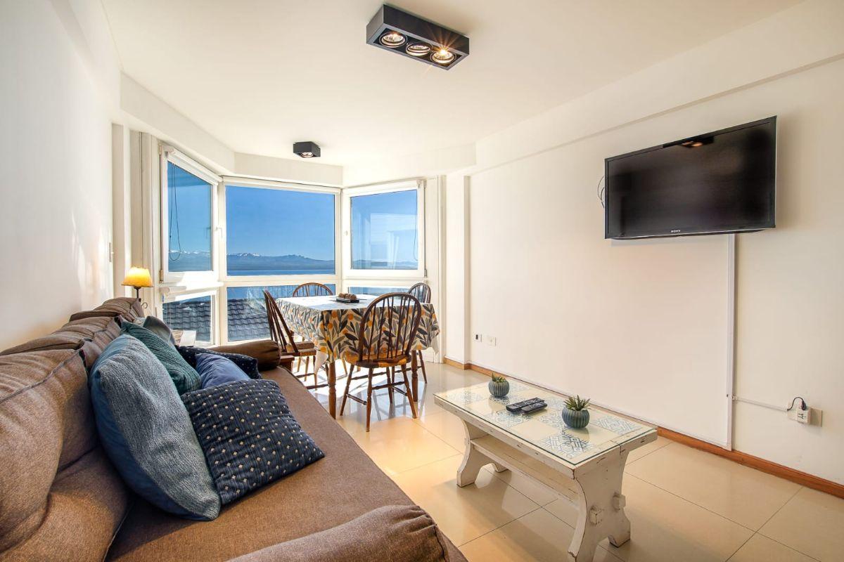 Foto de ALQUILER TEMPORARIO Departamento 2 AMBIENTES tipo Dúplex con Vista directa al Lago Nahuel Huapi, imagen 3