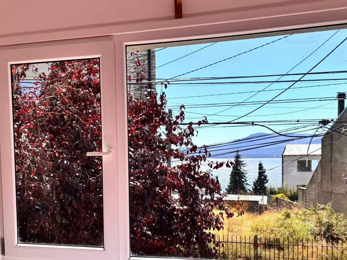 Alquiler Temporario Monoambiente CENTRICO con vista al Lago Nahuel Huapi 4