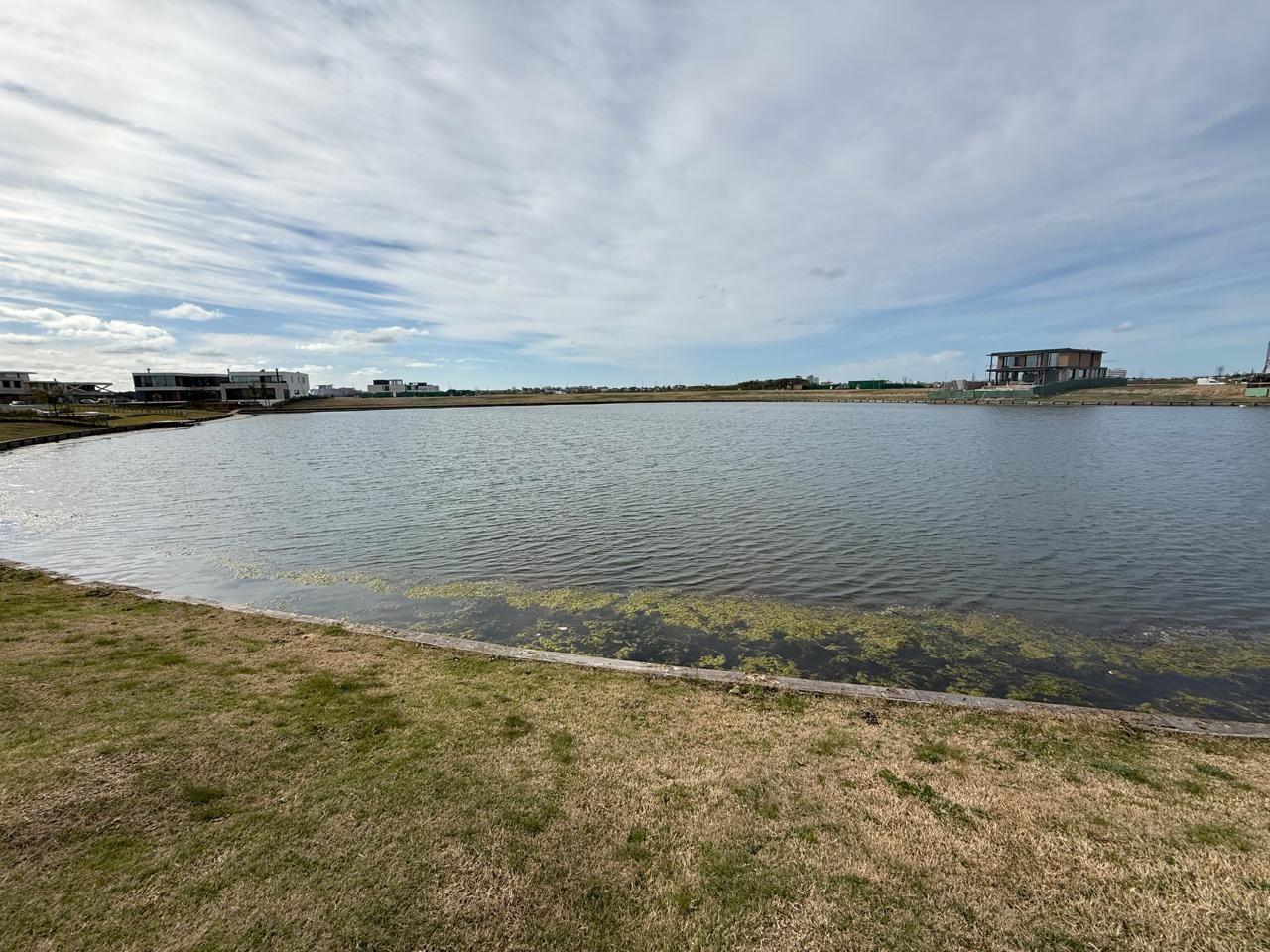 Espectacular lote en venta en el Barrio Los Puentes