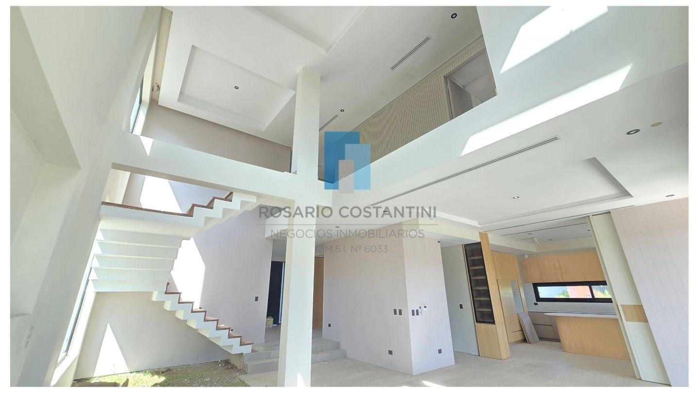 Foto de VENTA CASA A ESTRENAR CON AMARRA EN EL YACHT, NORDELTA, imagen 2
