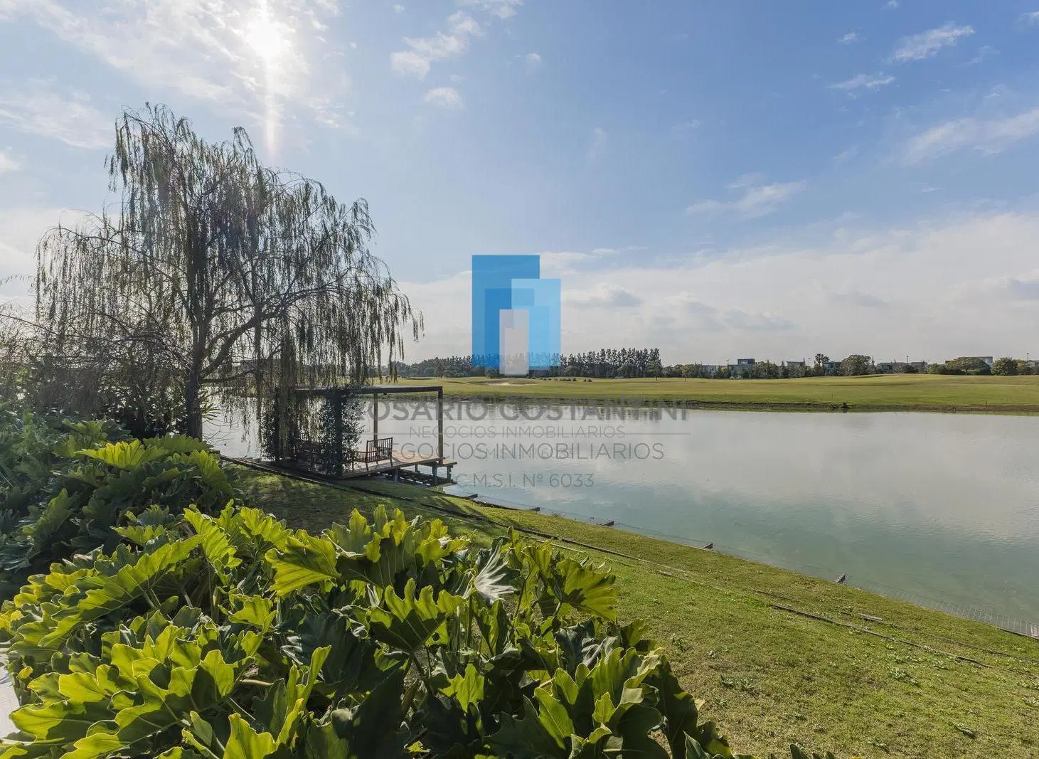 Exclusiva casa al agua con orientación noreste y vista abierta al golf 3
