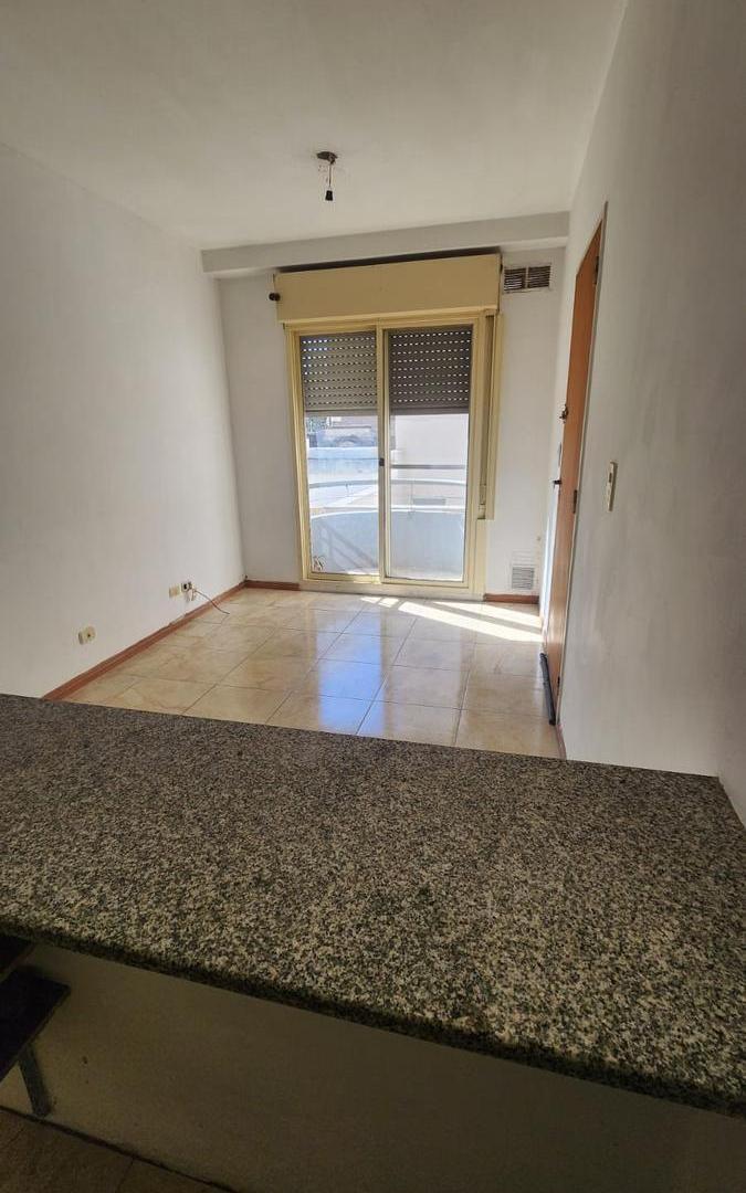 Foto de Departamento en Abasto-Alquiler- 1 Dormitorio- Piso 3- Maipu 2200-, imagen 2