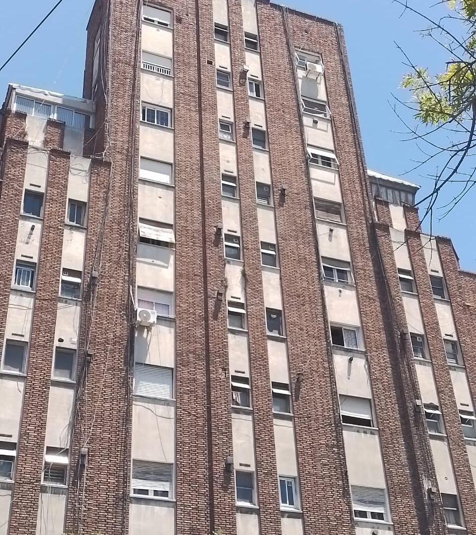 Constitución: 2 Ambientes a refaccionar Oportunidad U$S 37.500