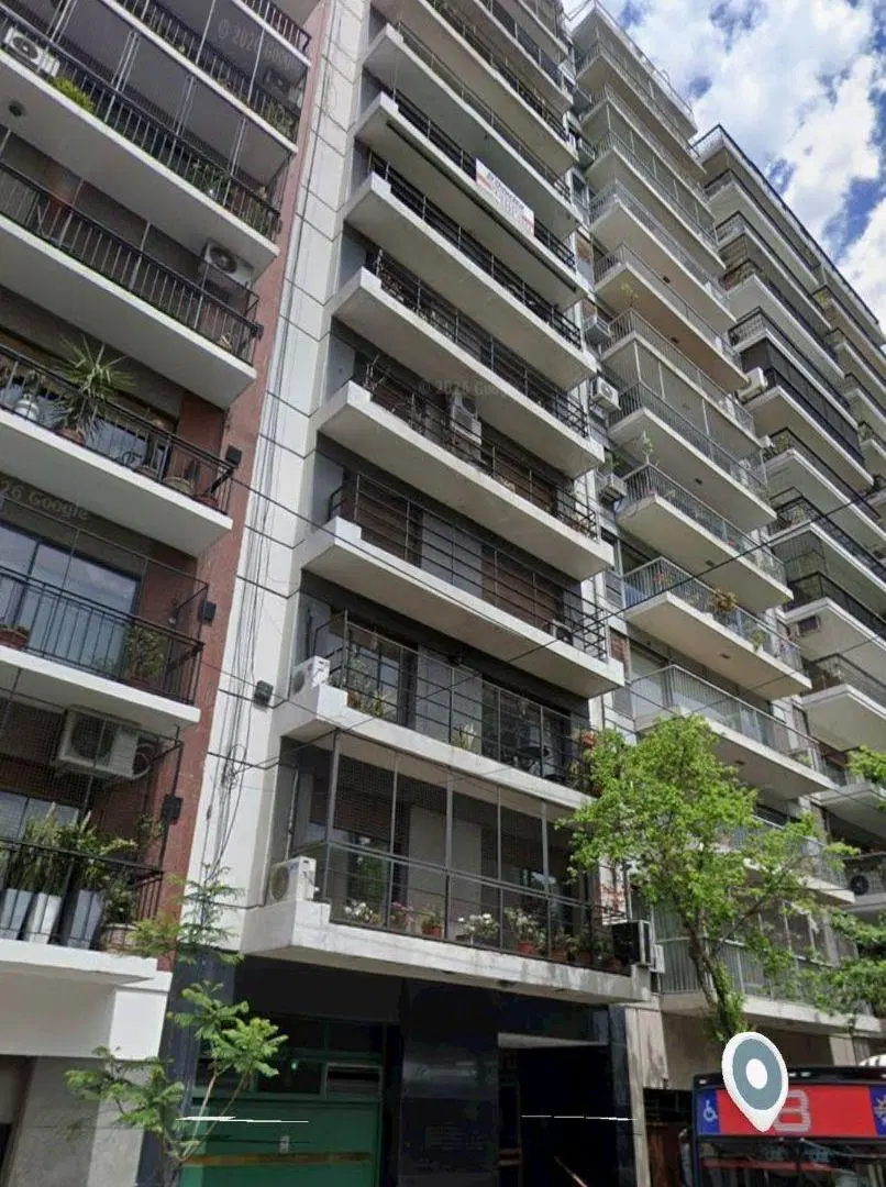 Departamento a refaccionar en venta con dependencia 4amb de 110m2 Caballito 2