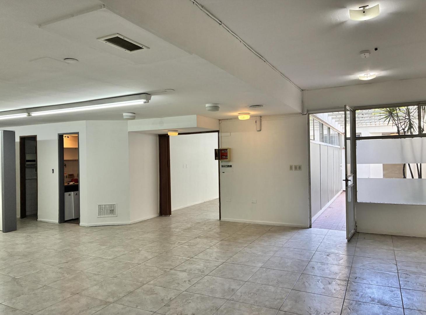 Foto de Oficina / Local en Alquiler GRANDE – San Lorenzo, entre Belgrano y, imagen 5