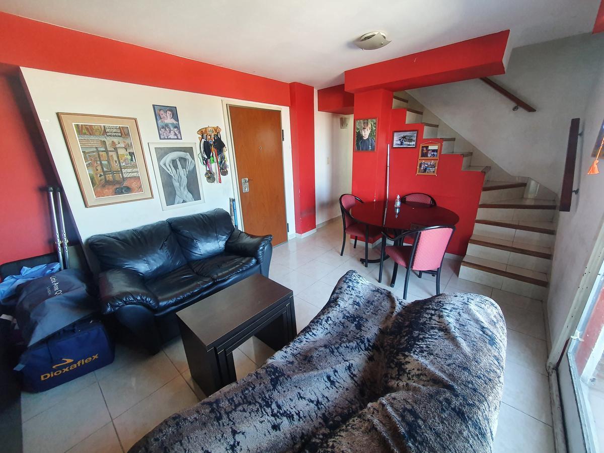 Foto de VENTA 3 AMBIENTES EN DUPLEX CON BALCON ATERRAZADO Y PARRILLA - VILLA, imagen 4
