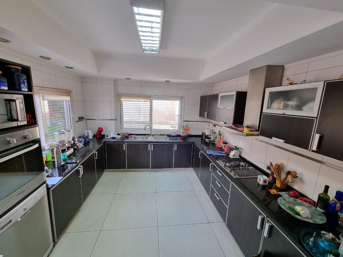 Importante Casa 5 Ambientes con Jardin y Pileta - Villa del Parque 2