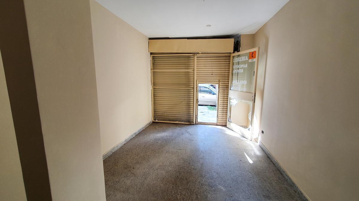 Deposito/ Espacio Guardacoche Local. 136 m² Totales - Agronomia 2