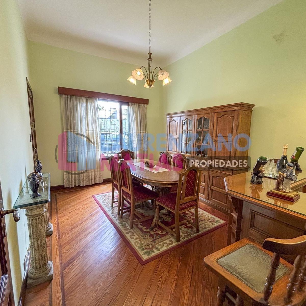 Foto de HERMOSA CASA DE 4 AMBIENTES SOBRE LOTE 9.57 X 26.86 - BARRIO DE, imagen 3