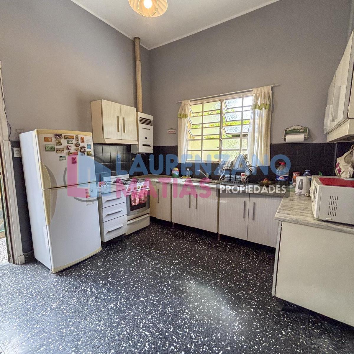 Foto de HERMOSA CASA DE 4 AMBIENTES SOBRE LOTE 9.57 X 26.86 - BARRIO DE, imagen 5
