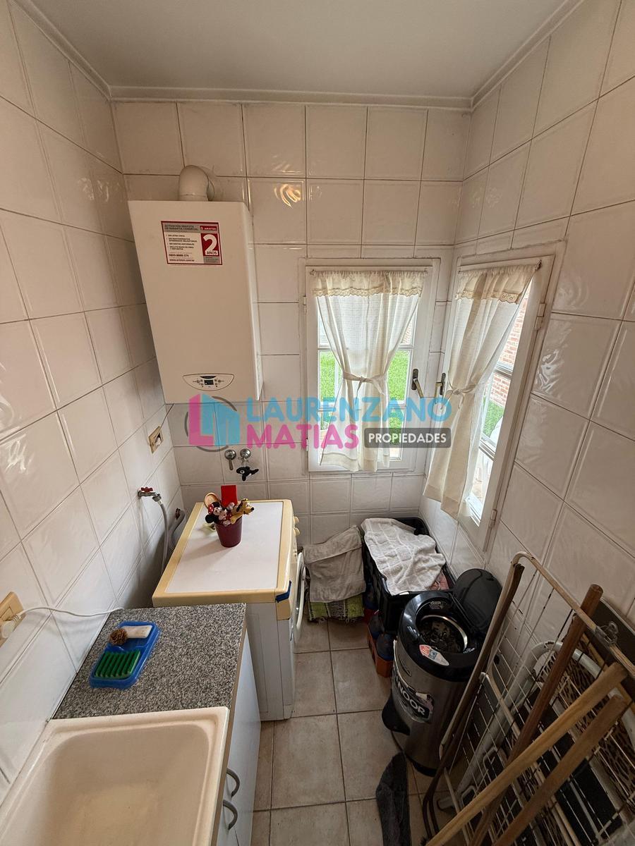 Venta Triplex de 5 Amb. con Jardín, Quincho y Dos Cocheras 3