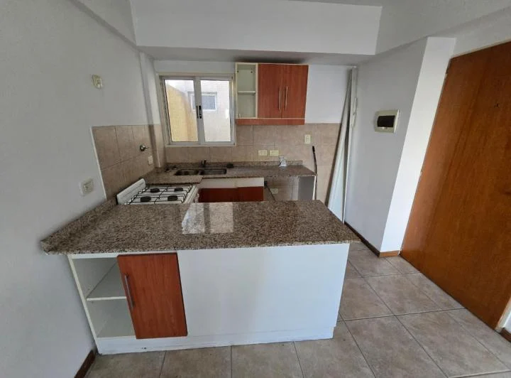 ALQUILER MONOAMBIENTE CON BALCON - VILLA PUEYRREDON 3