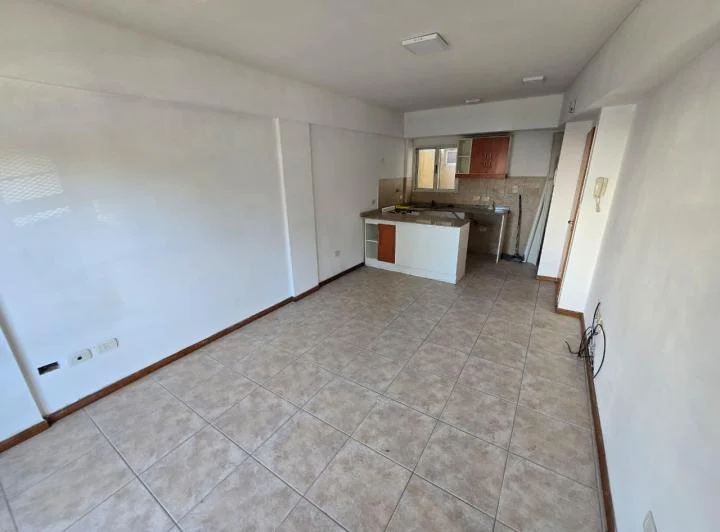 ALQUILER MONOAMBIENTE CON BALCON - VILLA PUEYRREDON 4