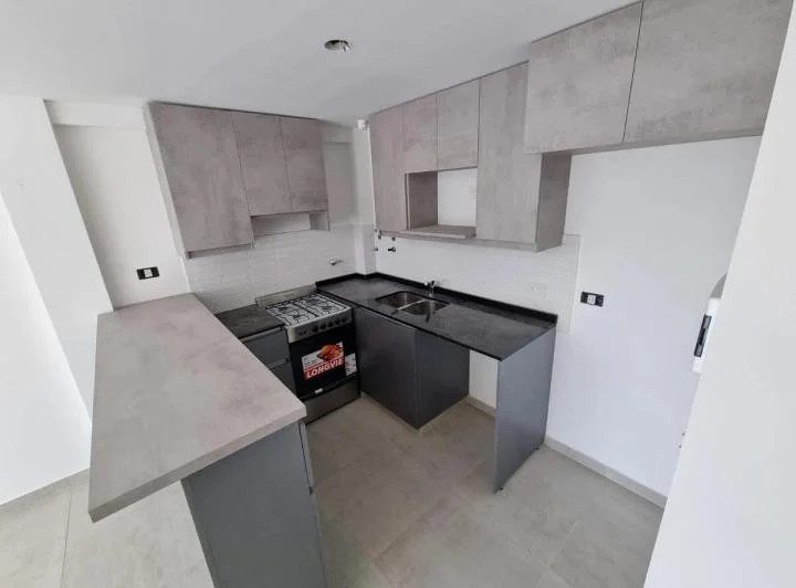 Semipiso 3 amb. c/ toilete y baño comp.  en Villa Urquiza 2