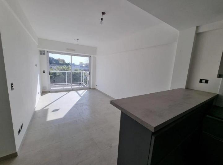 Semipiso 3 amb. c/ toilete y baño comp.  en Villa Urquiza 1