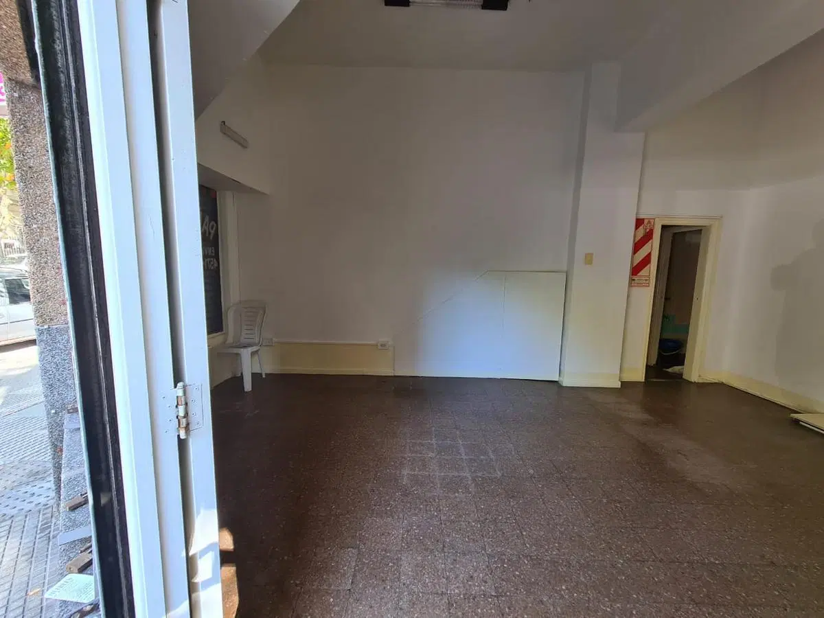 ALQUILER LOCAL 35M2 CON FRENTE A AVENIDA MOSCONI - VILLA PUEYRREDON 2