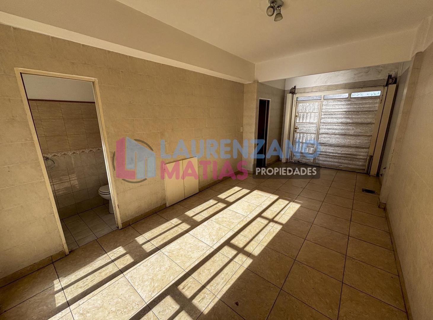Foto de VENTA TRIPLEX 3/4 AMBIENTES CON COCHERA, PATIO Y PARRILLA - VILLA, imagen 2