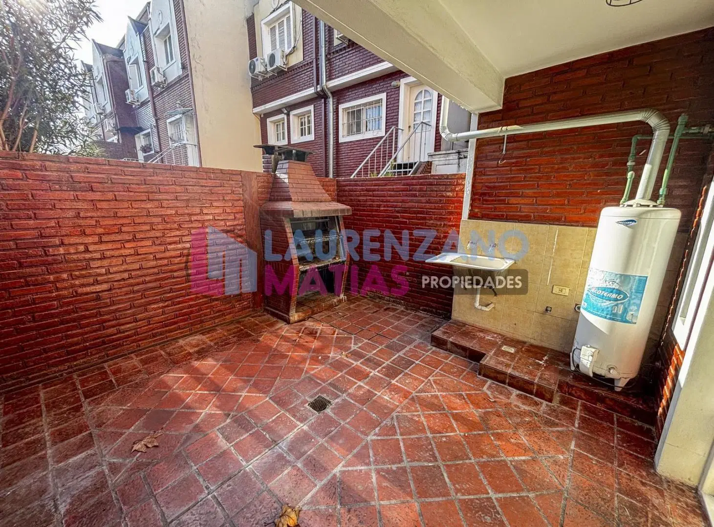 VENTA TRIPLEX 3/4 AMBIENTES CON COCHERA, PATIO Y PARRILLA - VILLA PUEYRREDON 4