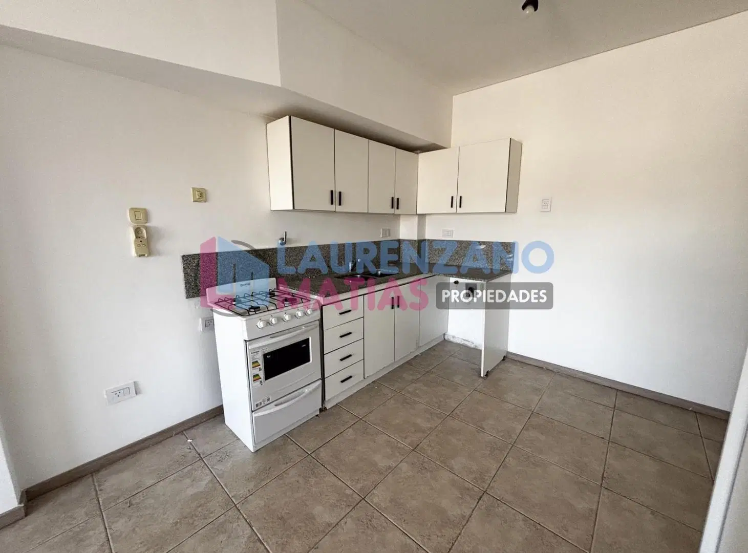 ALQUILER – DEPARTAMENTO DE 1 AMBIENTE Y MEDIO CON BALCÓN EN VILLA PUEYRREDÓN 2