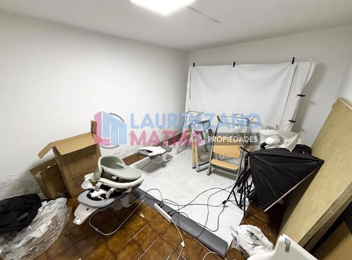 ALQUILER LOCAL CON DEPOSITO Y OFOCINA DE 363 M2 EN SAAVEDRA 8
