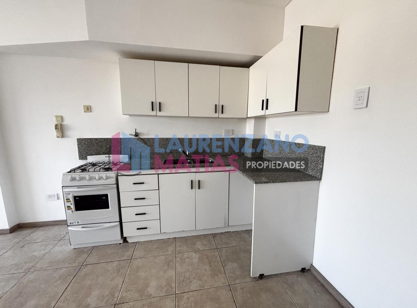 Foto de ALQUILER – DEPARTAMENTO DE 1 AMBIENTE Y MEDIO CON BALCÓN EN VILLA, imagen 3