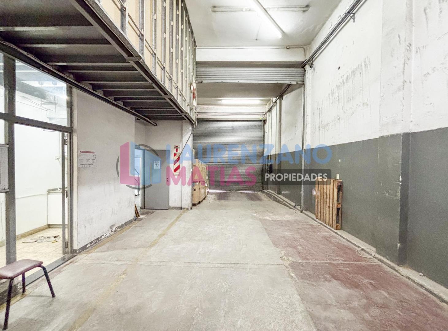 Foto de VENTA GALPON / DEPOSITO DE 1100m2 SOBRE LOTE DE 8.66 x 55 M - VILLA, imagen 1