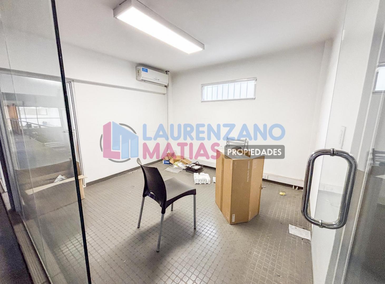 Foto de VENTA GALPON / DEPOSITO DE 1100m2 SOBRE LOTE DE 8.66 x 55 M - VILLA DEVOTO, imagen 4