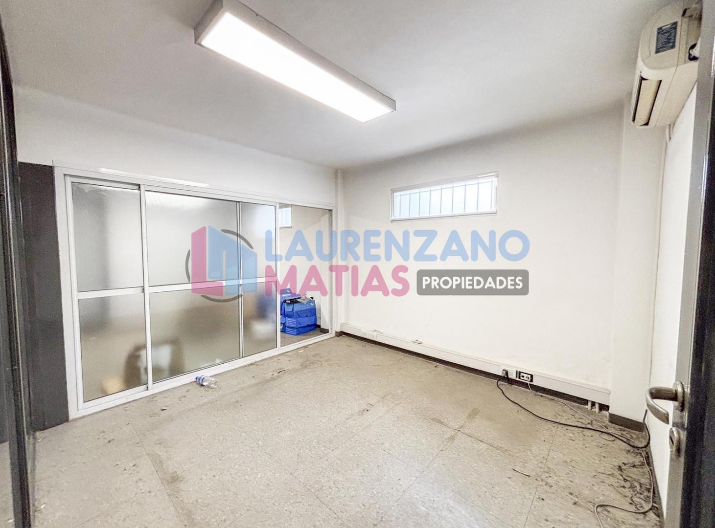 Foto de VENTA GALPON / DEPOSITO DE 1100m2 SOBRE LOTE DE 8.66 x 55 M - VILLA DEVOTO, imagen 2