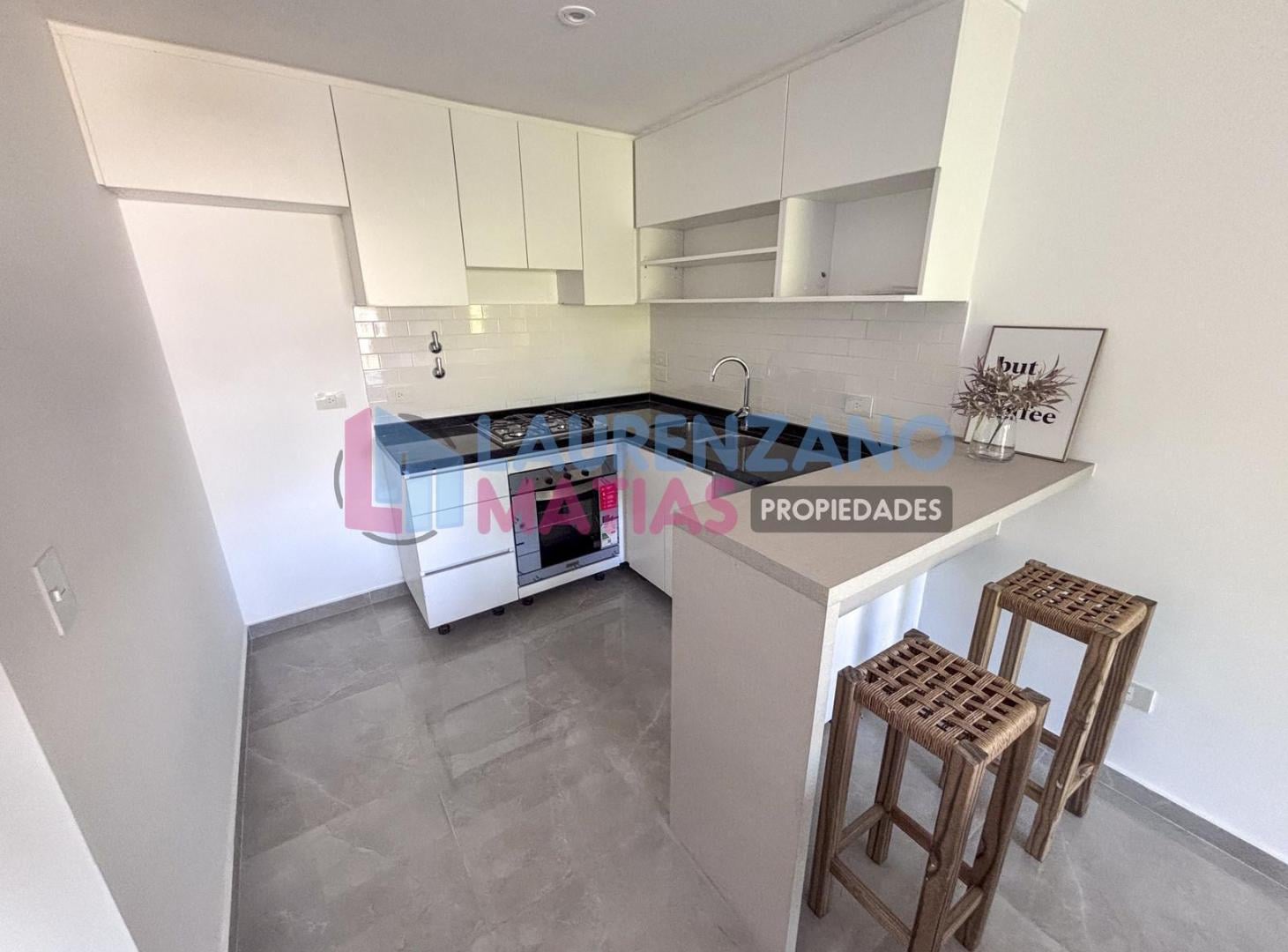 Foto de VENTA SEMIPISO 3 AMBIENTES CON BALCÓN ATERRAZADO Y COCHERA EN VILLA, imagen 5