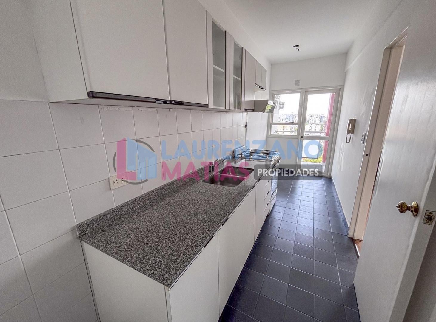 Foto de ALQUILER DEPARTAMENTO 2 AMBIENTES CON COCHERA CUBIERTA EN COGHLAN, imagen 4
