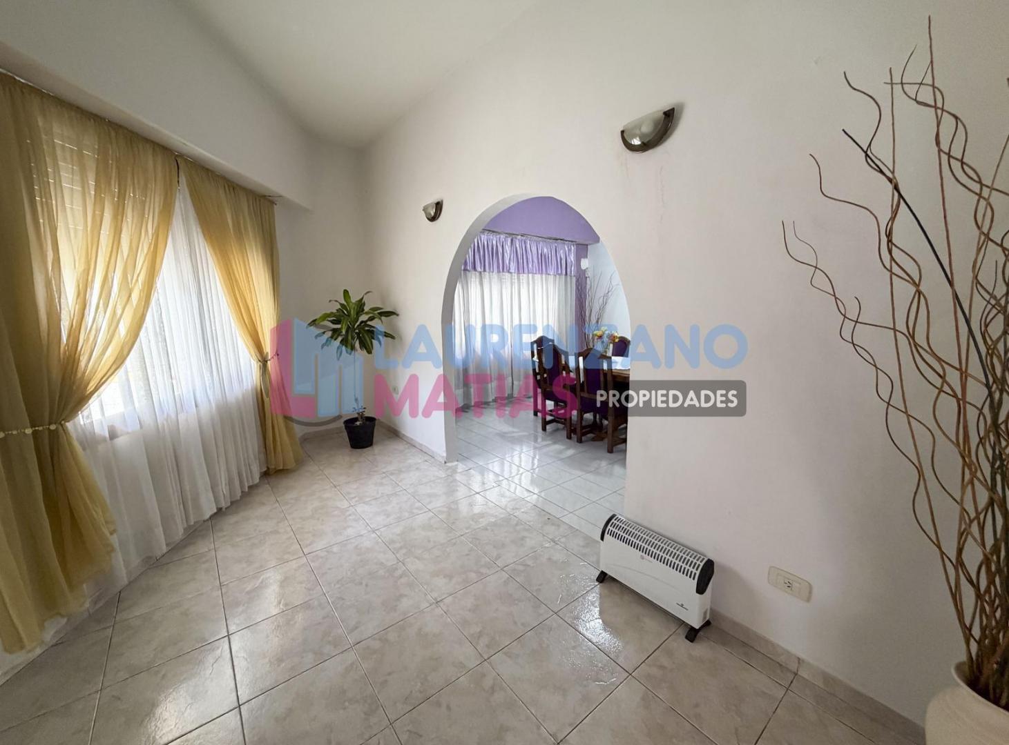 Foto de VENTA CASA DE 5 AMBIENTES CON COCHERA, LOCAL COMERCIAL, TERRAZA EN, imagen 1