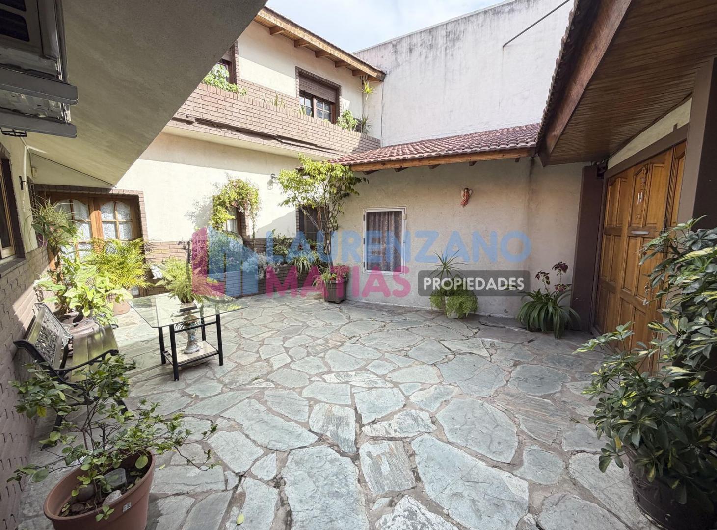 Foto de VENTA CASA DE 5 AMBIENTES CON COCHERA, LOCAL COMERCIAL, TERRAZA EN, imagen 4