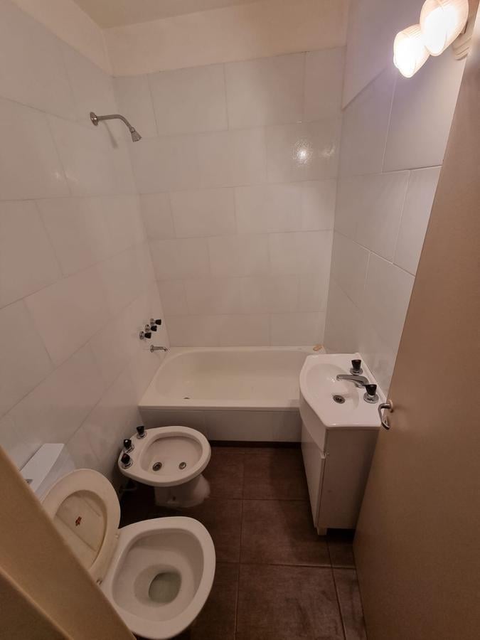 Foto de ALQUILER 3 AMBIENTES CON PATIO, EXCELENTE UBICACION - ALMAGRO, imagen 3