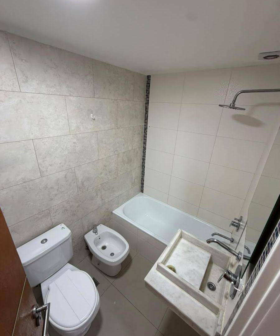 Foto de ALQUILER DEPARTAMENTO 2 AMBIENTES CON COCHERA EN MONTE CASTRO, imagen 4