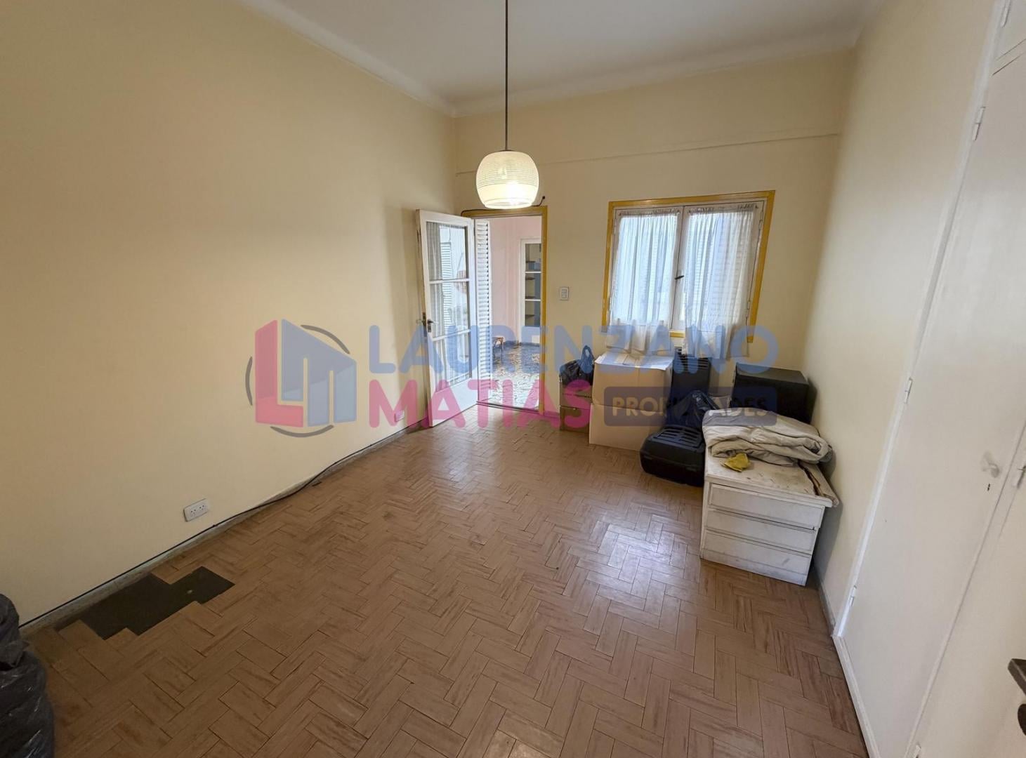 Foto de VENTA - PH 5 AMBIENTES CON BALCON, PATIO Y TERRAZA, A RECICLAR, EN, imagen 4