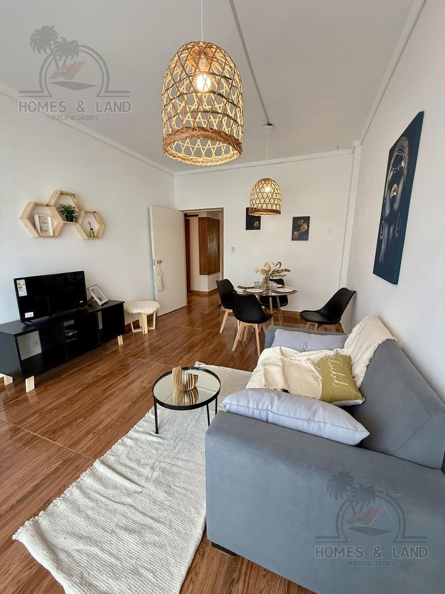 Departamento con Balcon Saliente y Dependencia 5