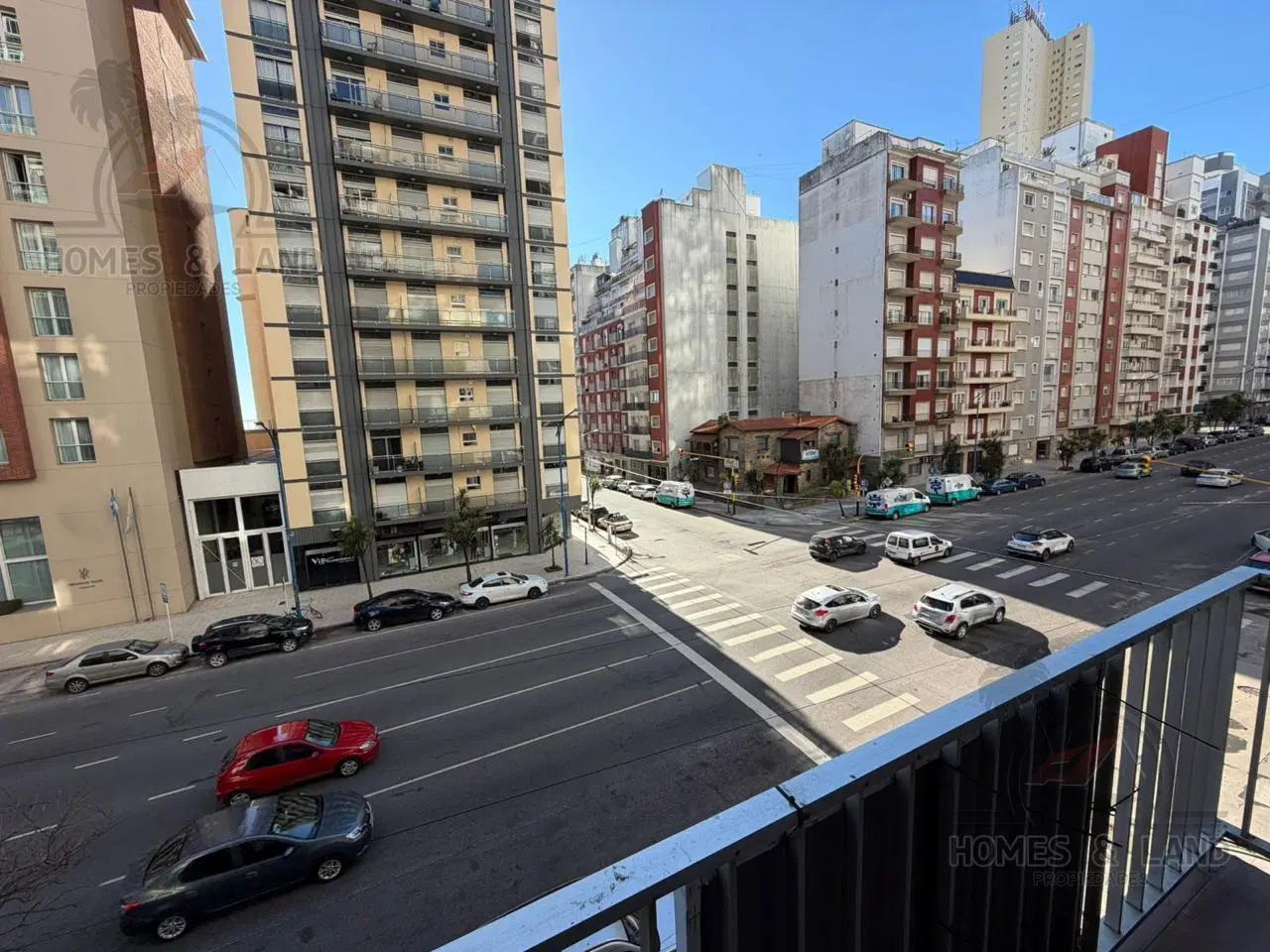 Departamento tres ambientes al frente con balcon Frances 4