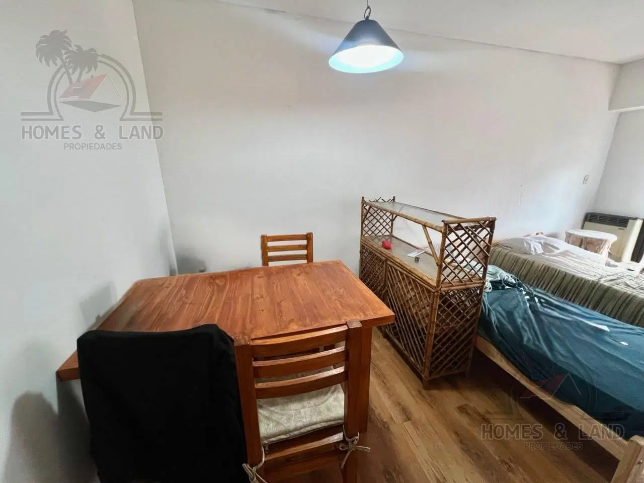 Departamento 2 ambientes con dependencia y balcon saliente 4