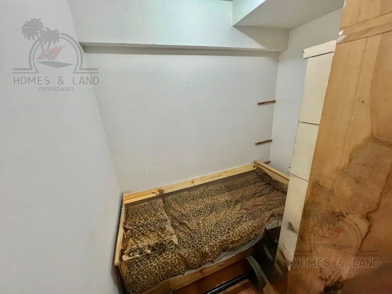 Departamento 2 ambientes con dependencia y balcon saliente 8
