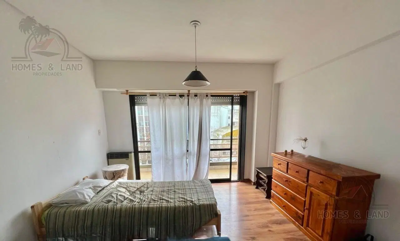 Departamento 2 ambientes con dependencia y balcon saliente 3