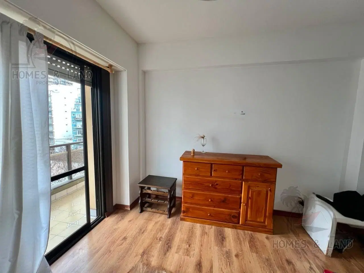 Departamento 2 ambientes con dependencia y balcon saliente 2