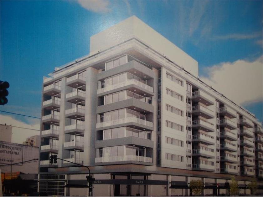 V. Luro - Boulevard - R - L - Falcon y Corvalan. Dto - 4 - Amb - Frente - Balcon. 3