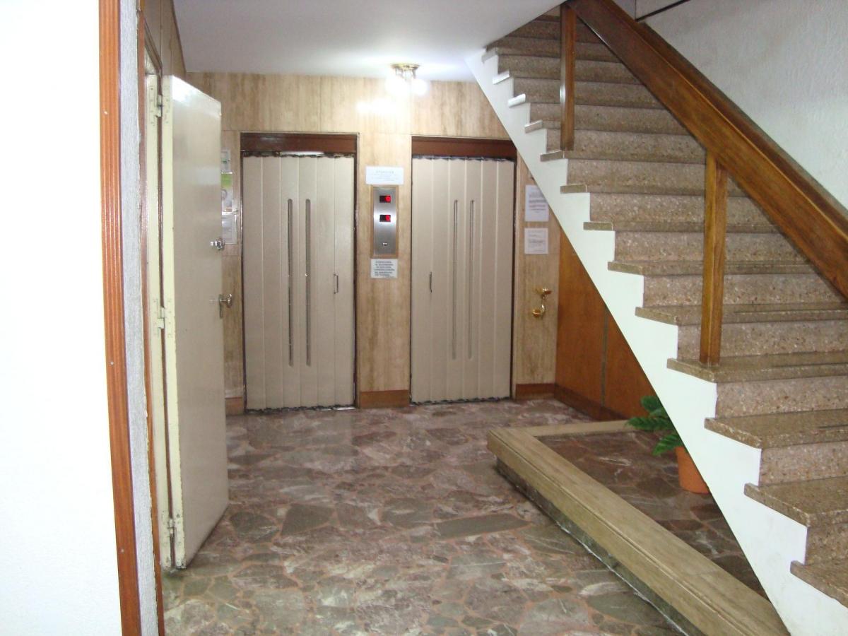 PARQUE PATRICIOS. AV. CASEROS 2428. DEPTO 3 AMBIENTES COCHERA .