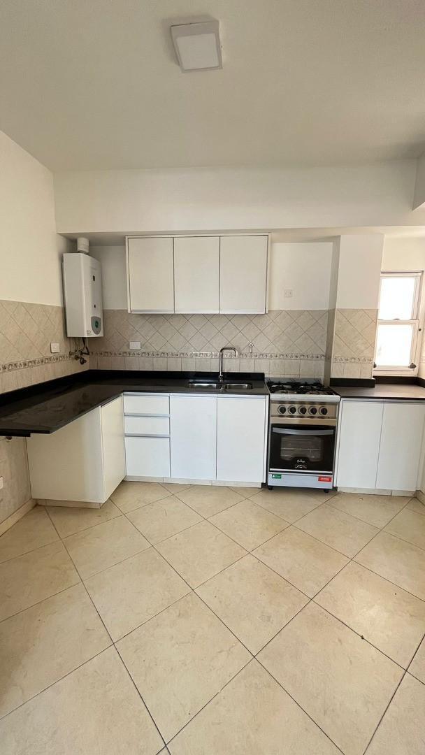 Liniers. Cossio 6000. Depto 3 Ambientes C/frente Balcon. 1