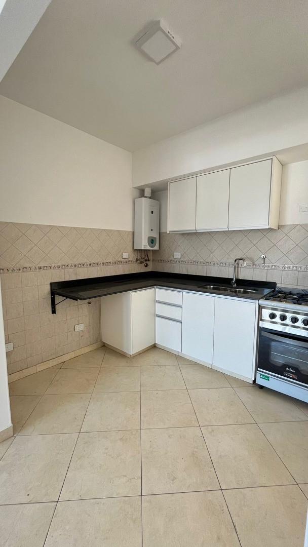 Liniers. Cossio 6000. Depto 3 Ambientes C/frente Balcon. 4